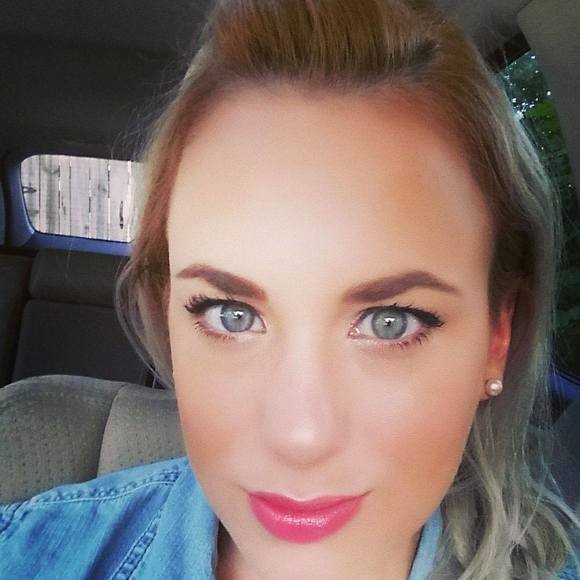 Meet your Posher, Holly - Picture 1 of 1